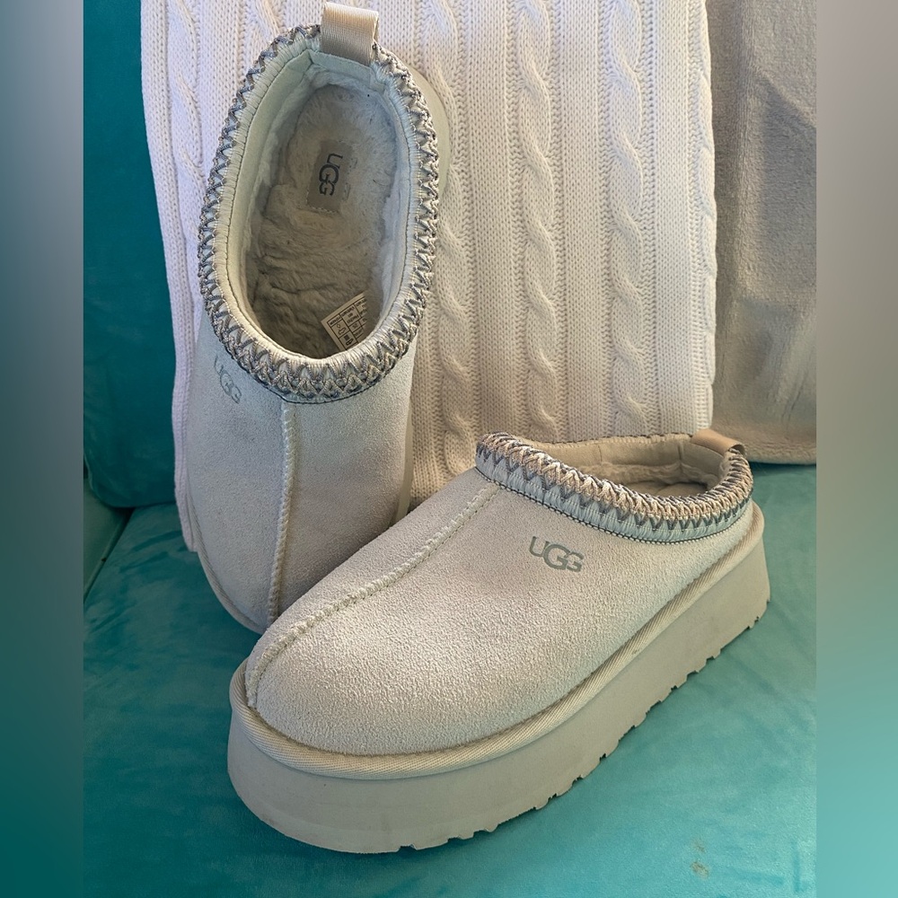 UGG Tazz Platform Slipper - size 8 - very pale greyish blue
